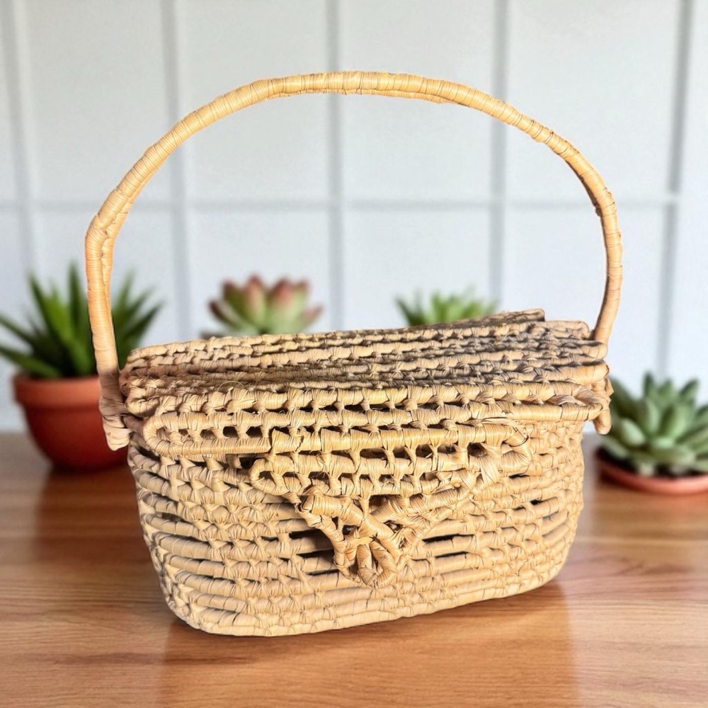 VTG Wicker Purse - Handbag- Palm Leaf Storage Chest Storage Basket beach